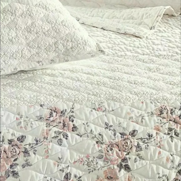 Bundle~ Martha Stewart Shabby Chic Quilt with Shams NEW 3pc Set - Picture 3 of 10